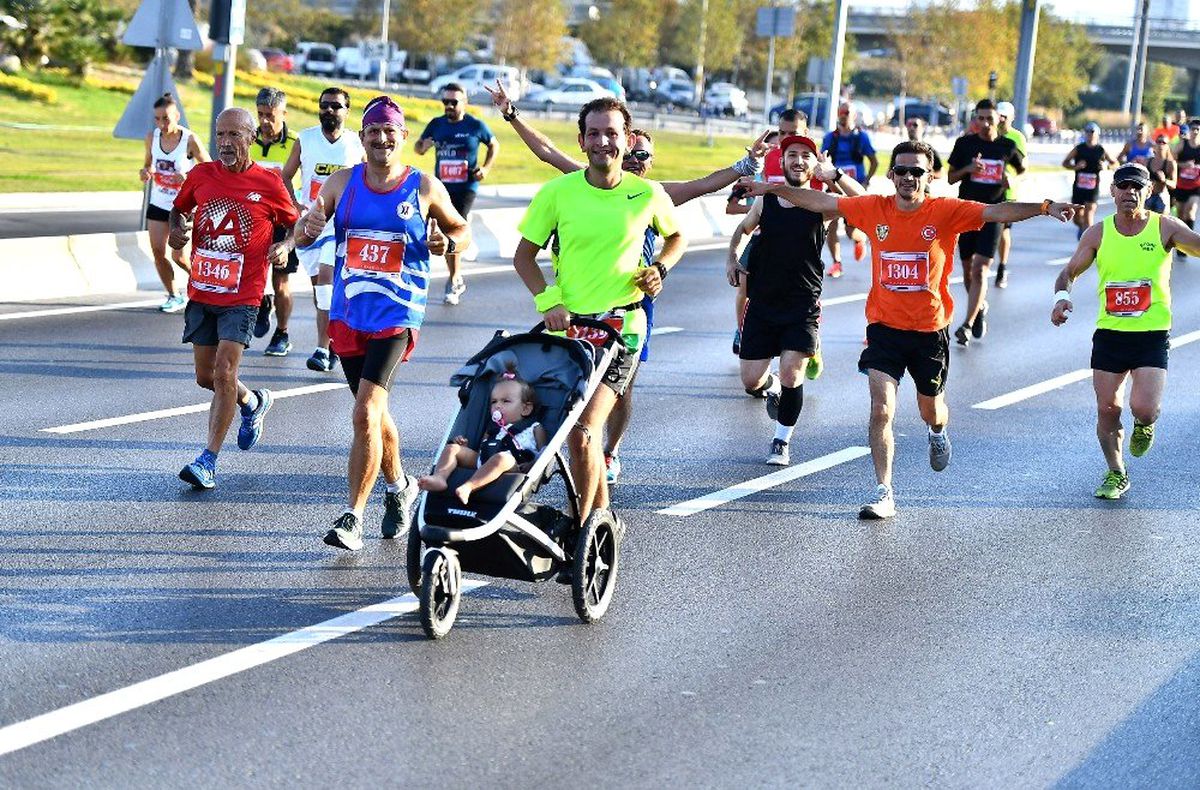 Uluslararası İzmir Yarı Maratonu renkli görüntülere sahne oldu