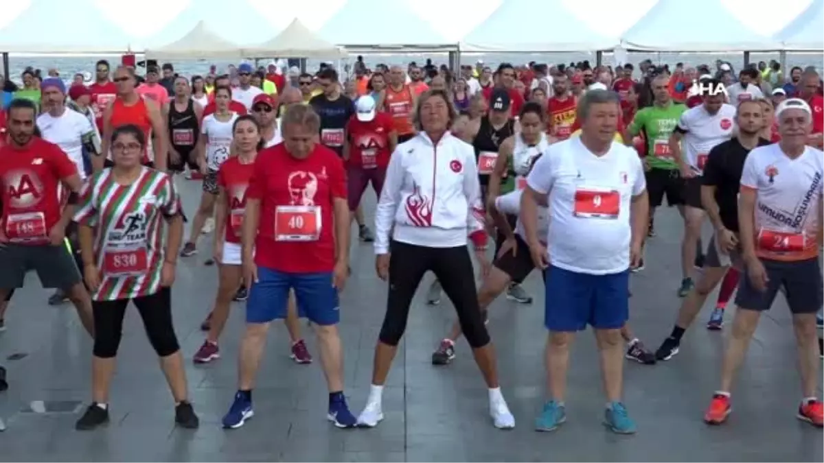 Uluslararası İzmir Yarı Maratonu renkli görüntülere sahne oldu