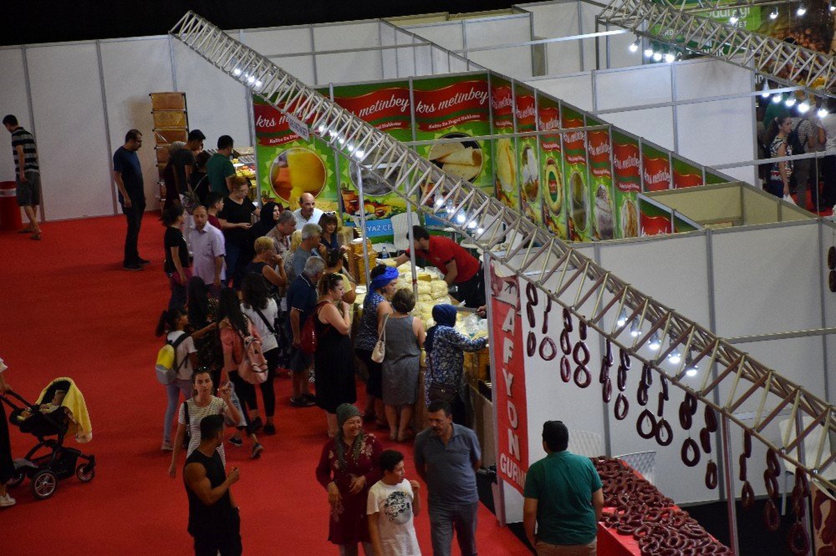 Yerli ve yabancı ziyaretçiler Brunchers Fest\'de