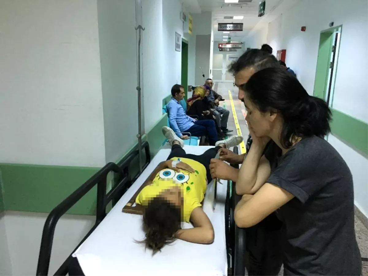 10 yaşındaki çocuk demir korkulukların üzerinde oturduğu sırada 3 metrelik yükseklikten düştü