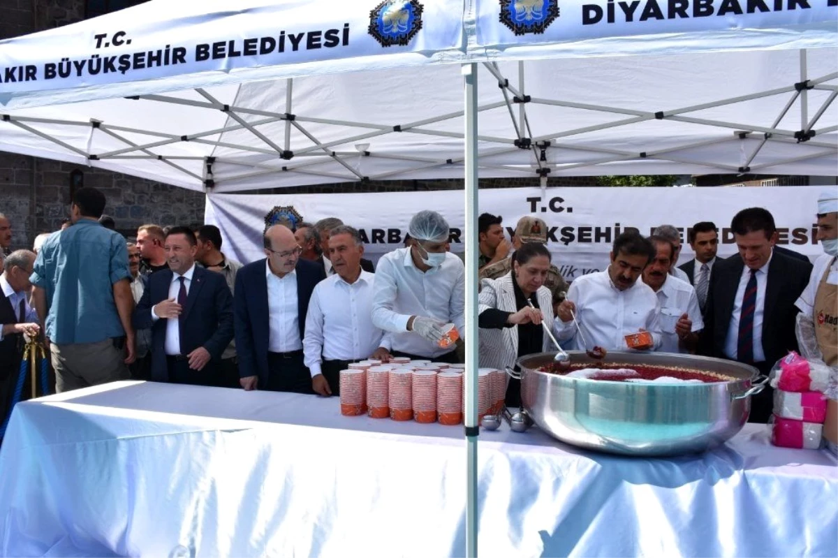 Başkan Beyoğlu aşure ikramına katıldı