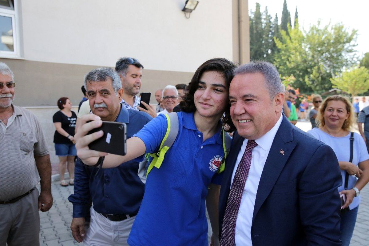 Başkan Böcek: "Gazipaşa\'dan Kaş\'a eğitime destek vereceğiz"