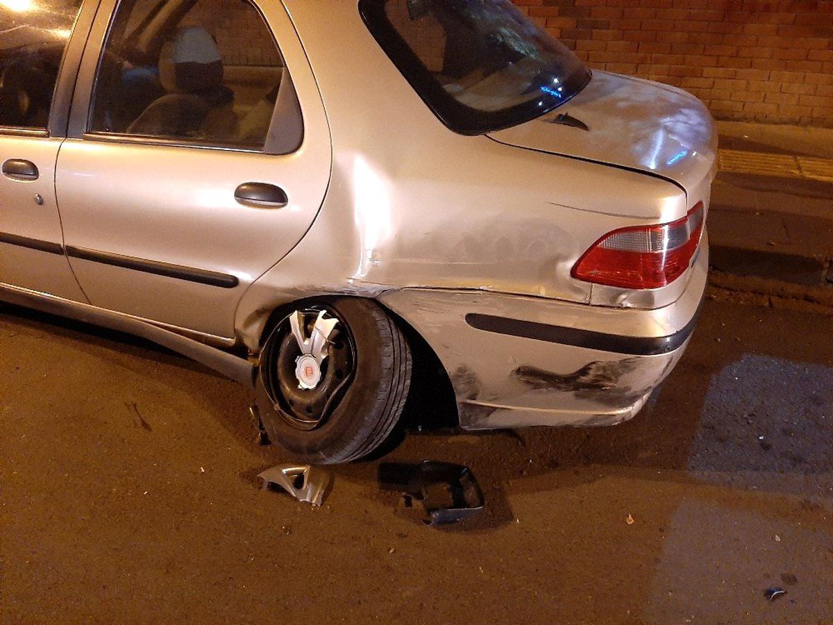 Başkent\'te bir yaya ve iki otomobile çarpan araç devrildi: 2 yaralı