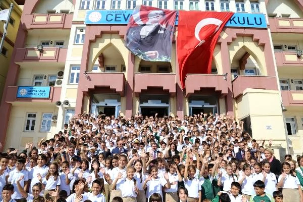 Çanakkale\'de 77 bin öğrenci ders başı yaptı