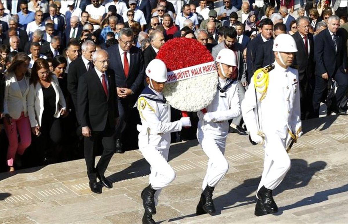 CHP heyeti Anıtkabir\'i ziyaret etti