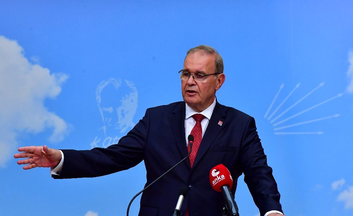 CHP Sözcüsü Öztrak: "CHP, Cumhuriyeti er geç tam demokrasi ile taçlandıracaktır"