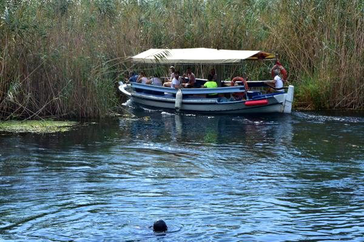 Dalış rekortmeni şahika ercümen, kadın azmağı\'nda dalış yaptı