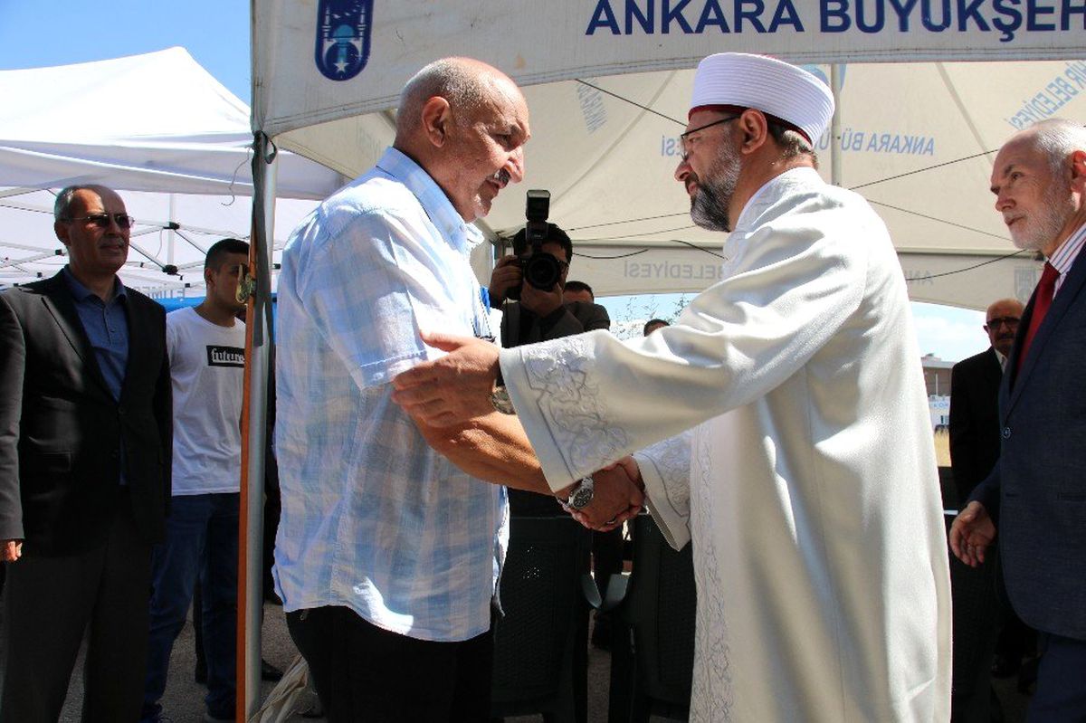 Diyanet İşleri Başkanı Erbaş\'tan şehit evine ziyaret