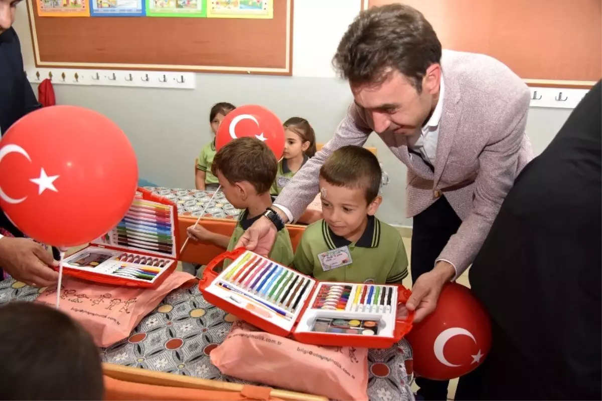 Dursunbey\'de öğrencilere kırtasiye seti