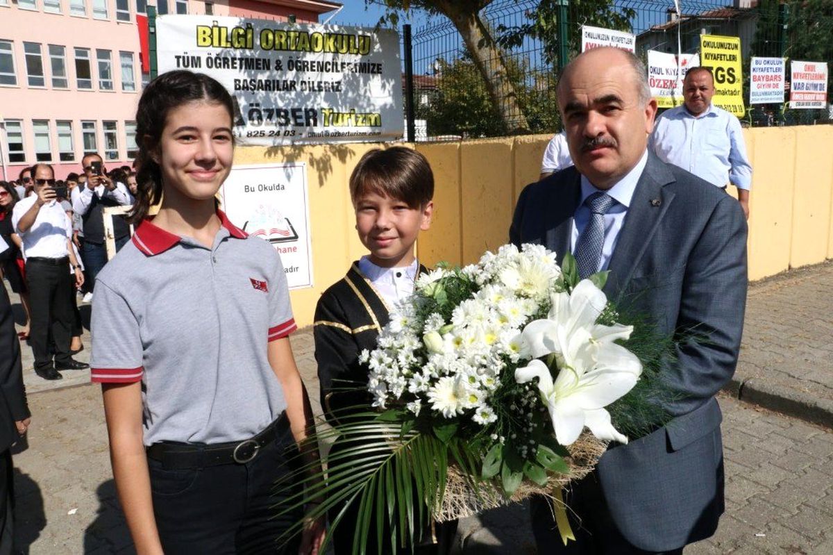 Düzce\'de yeni eğitim öğretim yılı törenle başladı