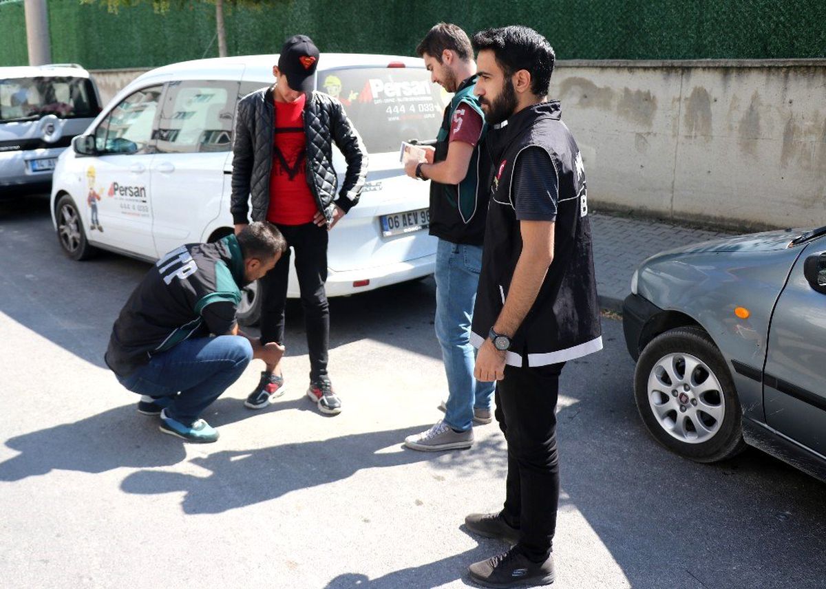 Eğitim yılının ilk günü okul çevrelerinde uyuşturucu uygulaması