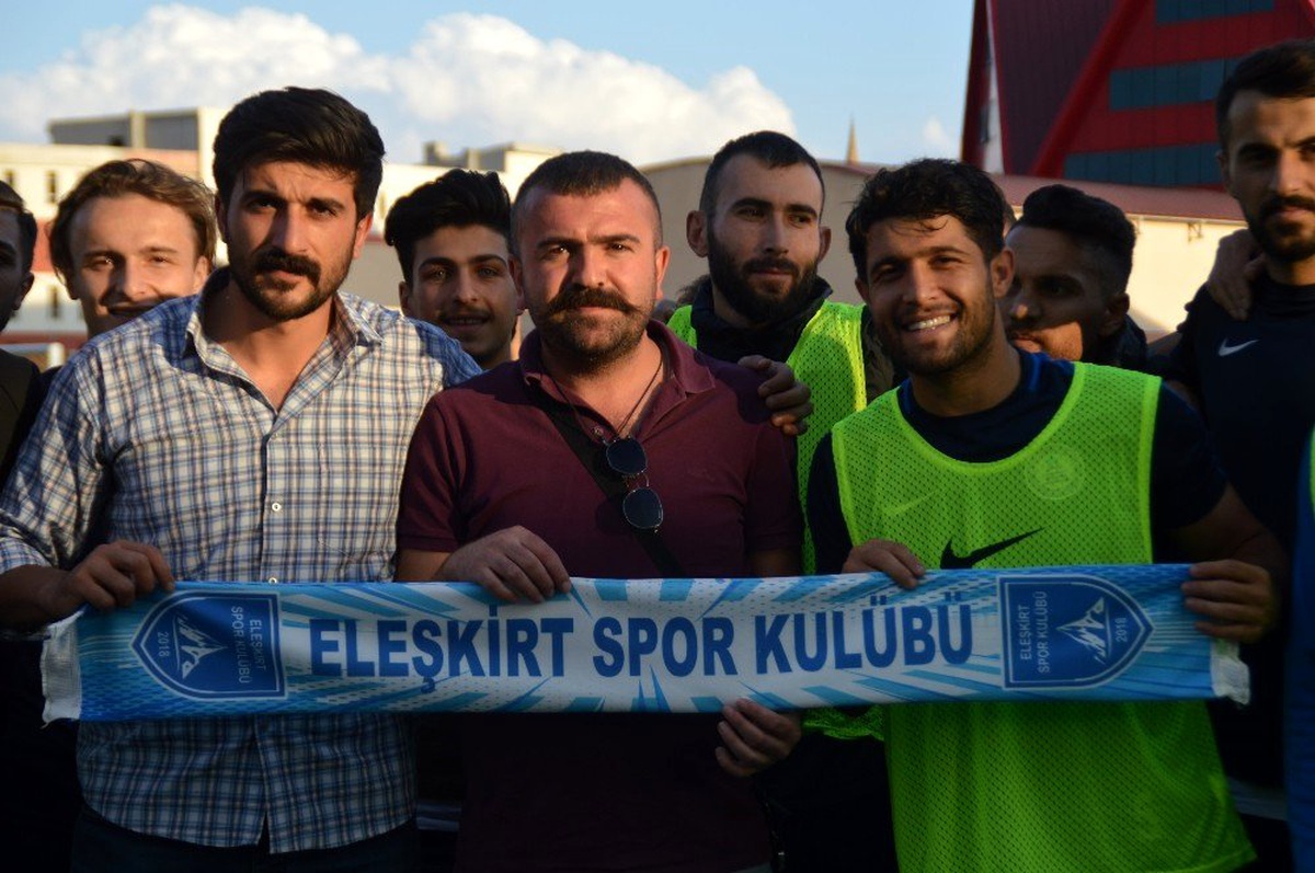 Eleşkirtspor Taraftar Derneği\'nden Ağrıspor\'a kombine desteği