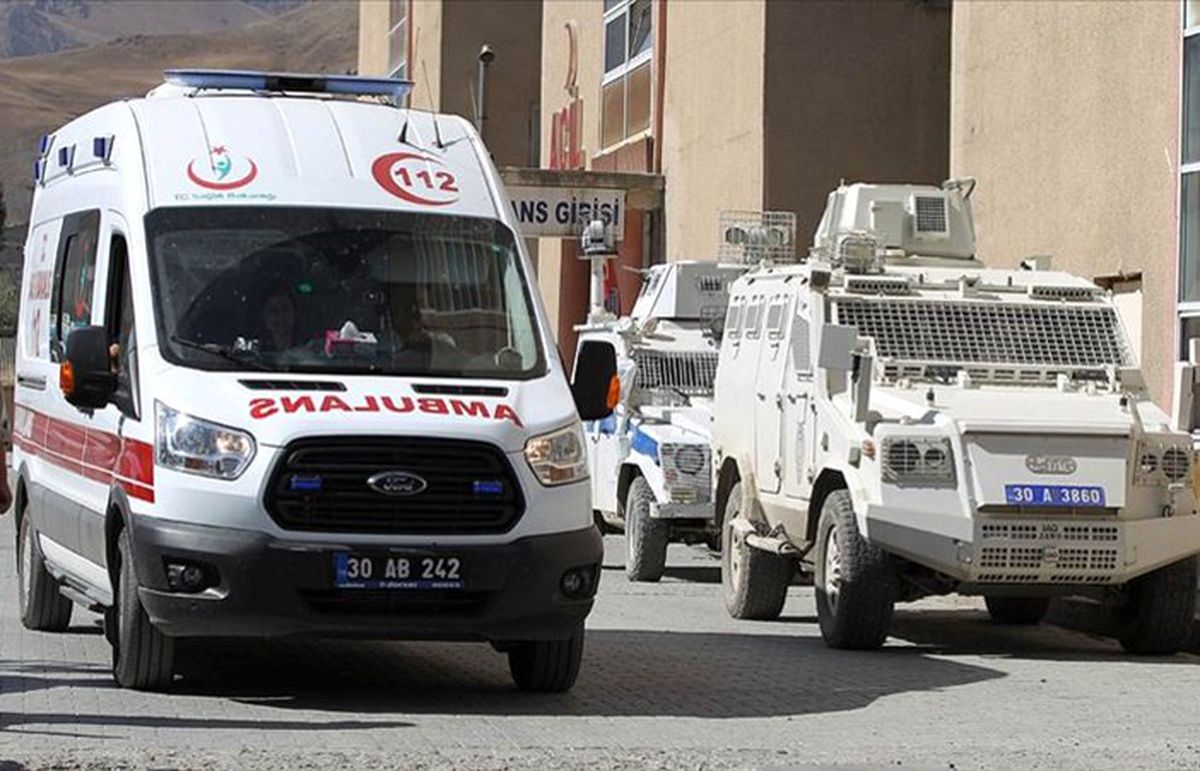 Hakkari\'de ağır yaralanan asker şehit oldu