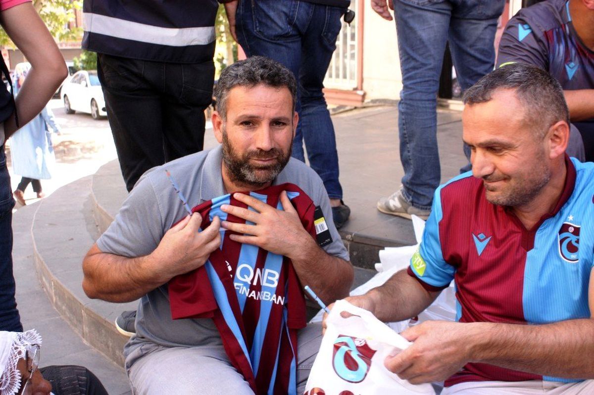 HDP önünde eylem yapan ailelere Trabzon\'dan anlamlı destek