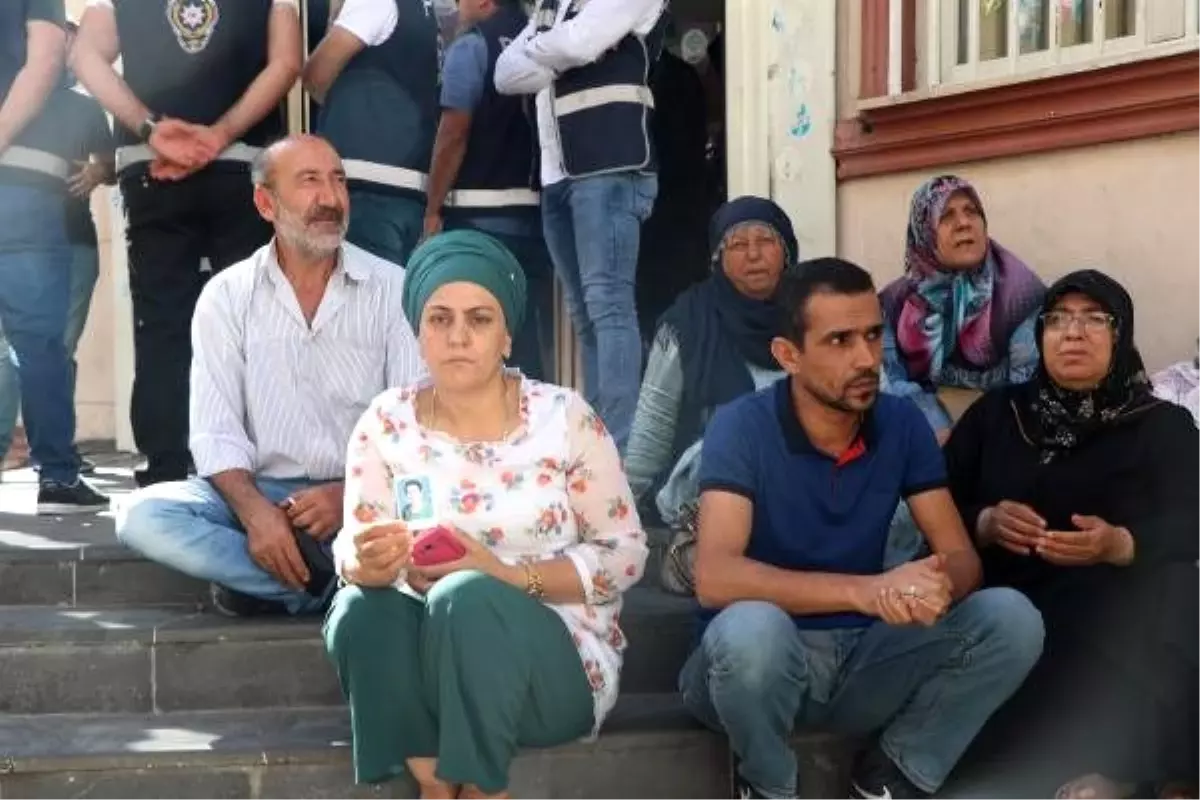 Hdp önündeki eylemde 7\'nci gün; çocuklarını isteyen aile sayısı 17\'ye çıktı