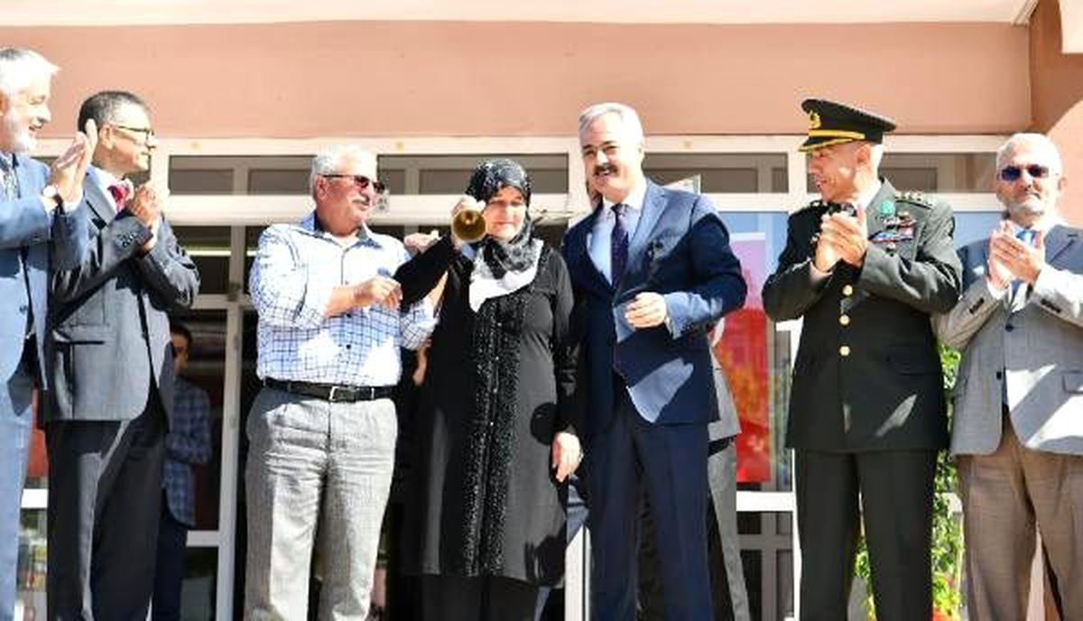 Isparta\'da ilk ders zilini şehit annesi çaldı