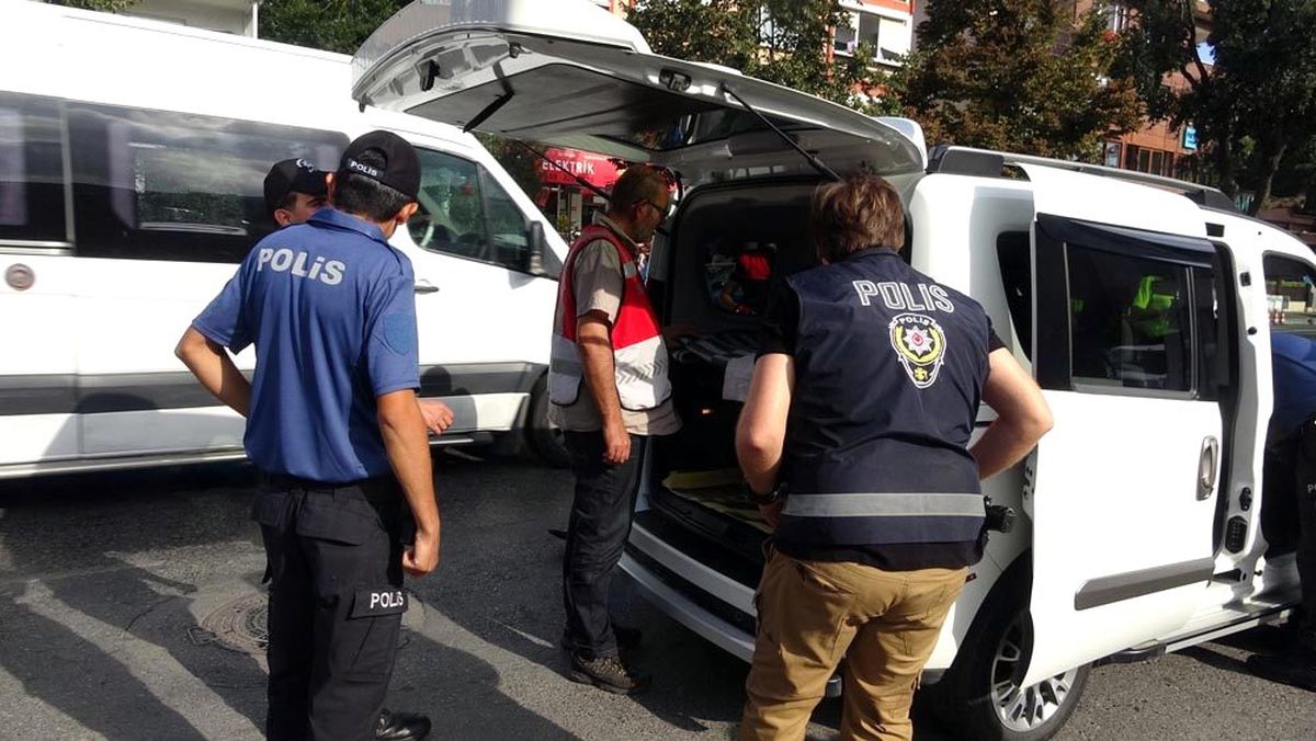 İstanbul\'da okul önlerinde polislerden sıkı denetim