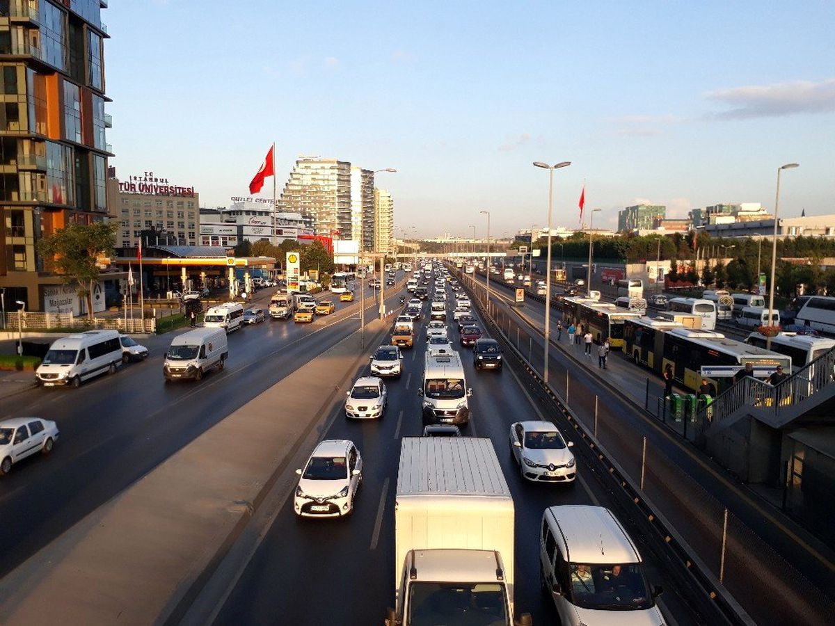 İstanbul\'da okul trafiği yoğunluğu