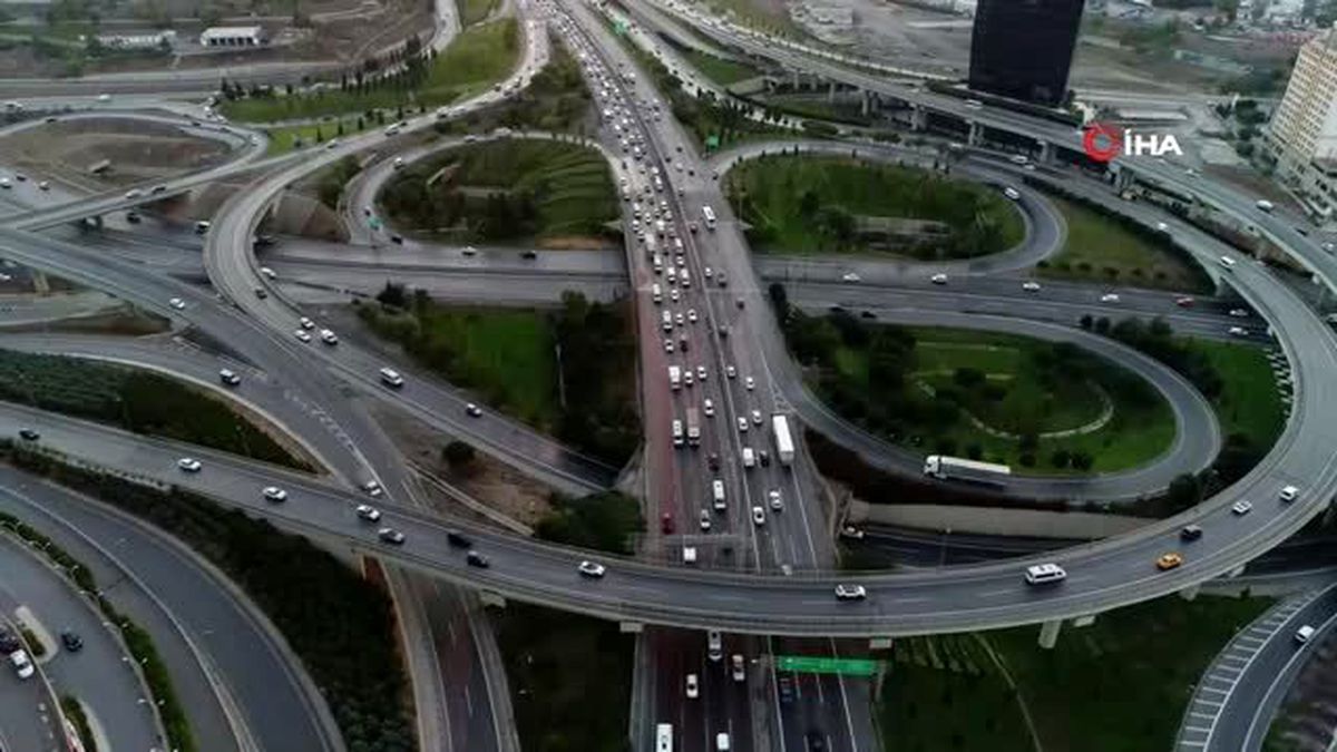 İstanbul trafiğinde son durum havadan görüntülendi