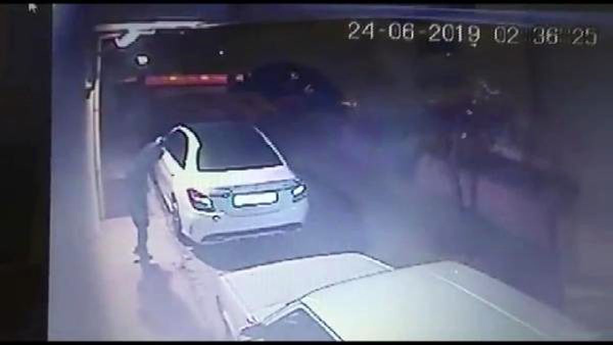 Kadıköy\'deki dikiz aynası hırsızı kamerada