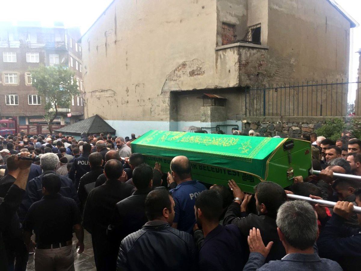 Kızının düğününe gitmek isterken kazada hayatını kaybeden baba defnedildi