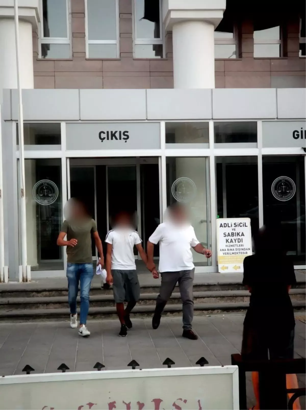 Kuşadası\'nda 4 evi soyan hırsızlık şüphelisi tutuklandı