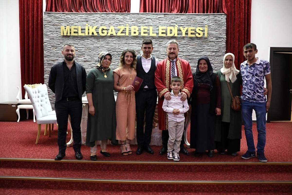 Melikgazi\'de \'09.09.2019 günü Saat: 09.09\' da 45 nikah kıyıldı