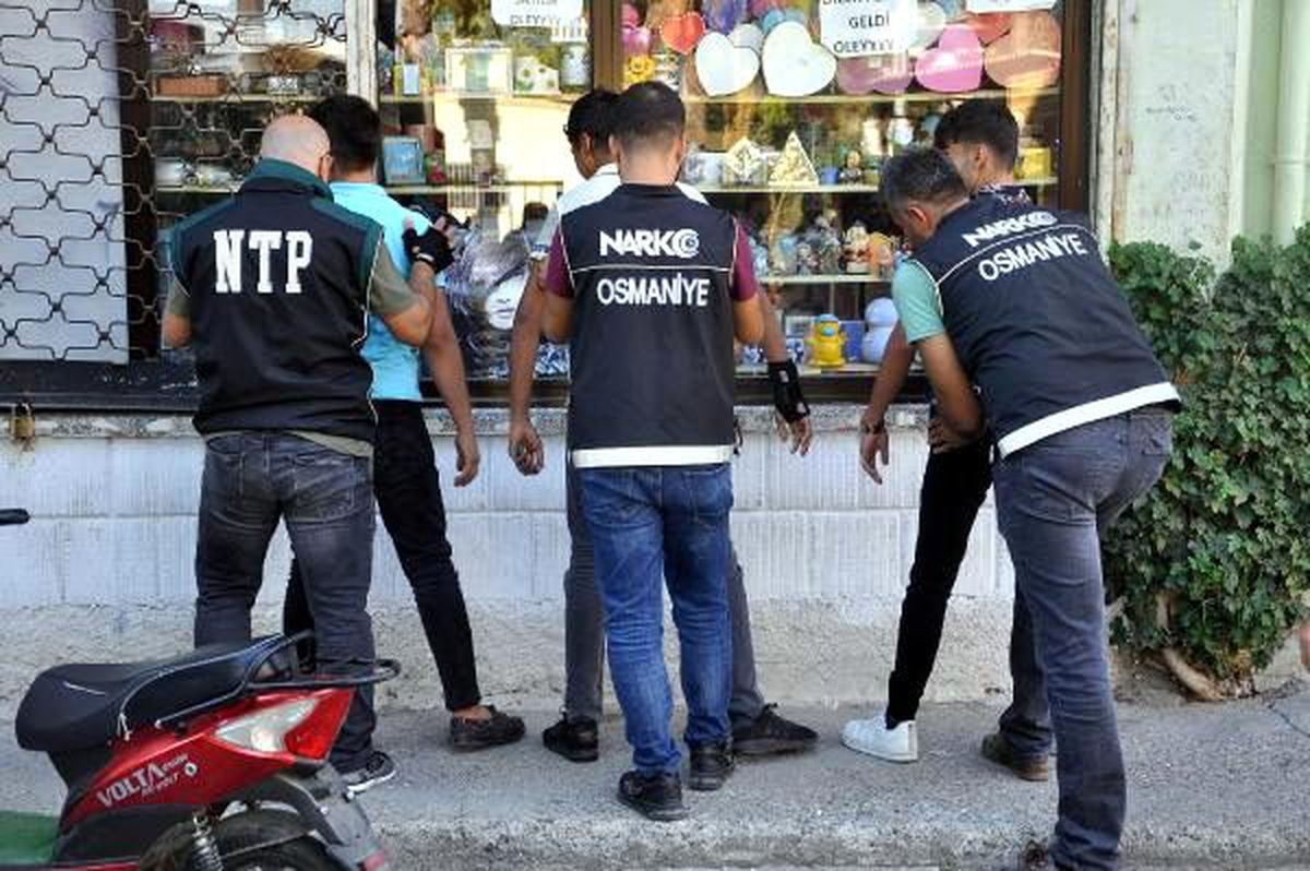 Okul önlerinde ilk gün uyuşturucu denetimi