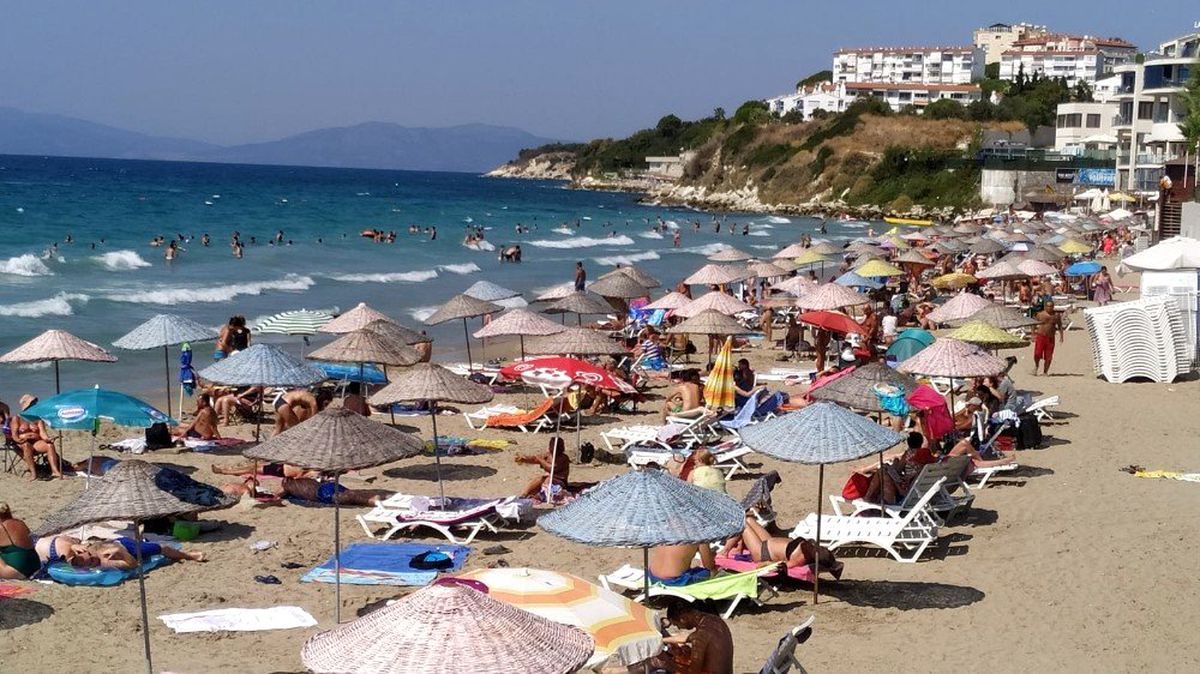 Okullar Açıldı, Plajlar Turistlere Kaldı