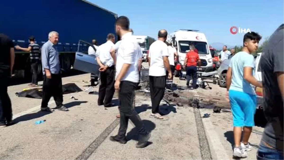 Osmaniye\'de zincirleme trafik kazası; 3 ölü, 4 yaralı