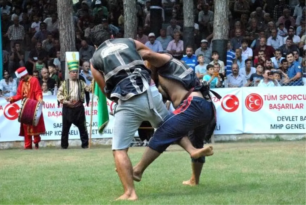 Özbek kardeşler, birincilik için güreşti