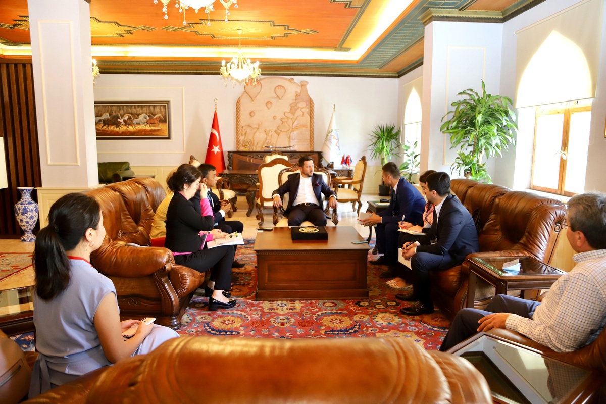 Özbekistan heyeti Nevşehir Belediyesi\'nde