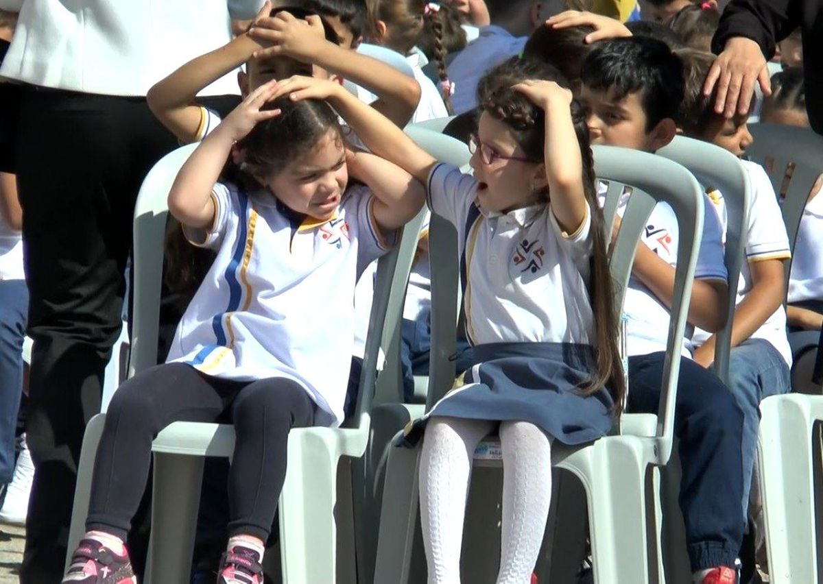 Protokole çadır, miniklere güneş