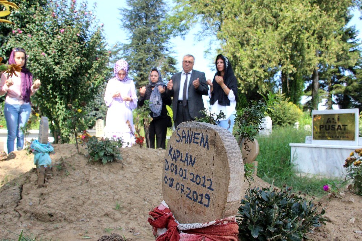 Selde hayatını kaybeden çocuklar mezarı başında anıldı