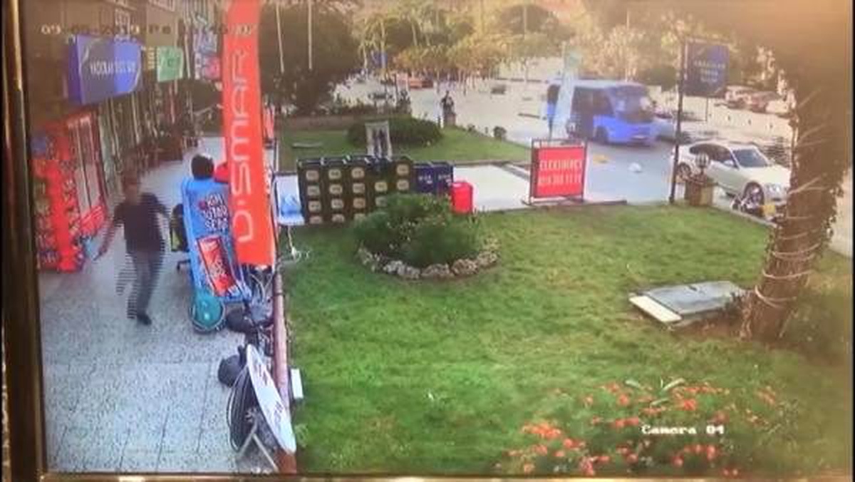 Senet çetesinin iş yeri sahibine silahlı saldırı anları kamerada