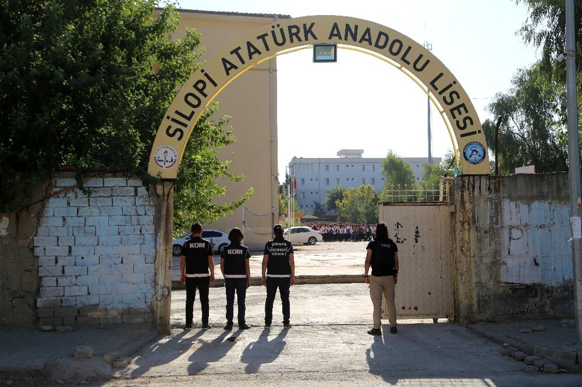 Silopi\'de okul önlerinde güvenlik uygulaması