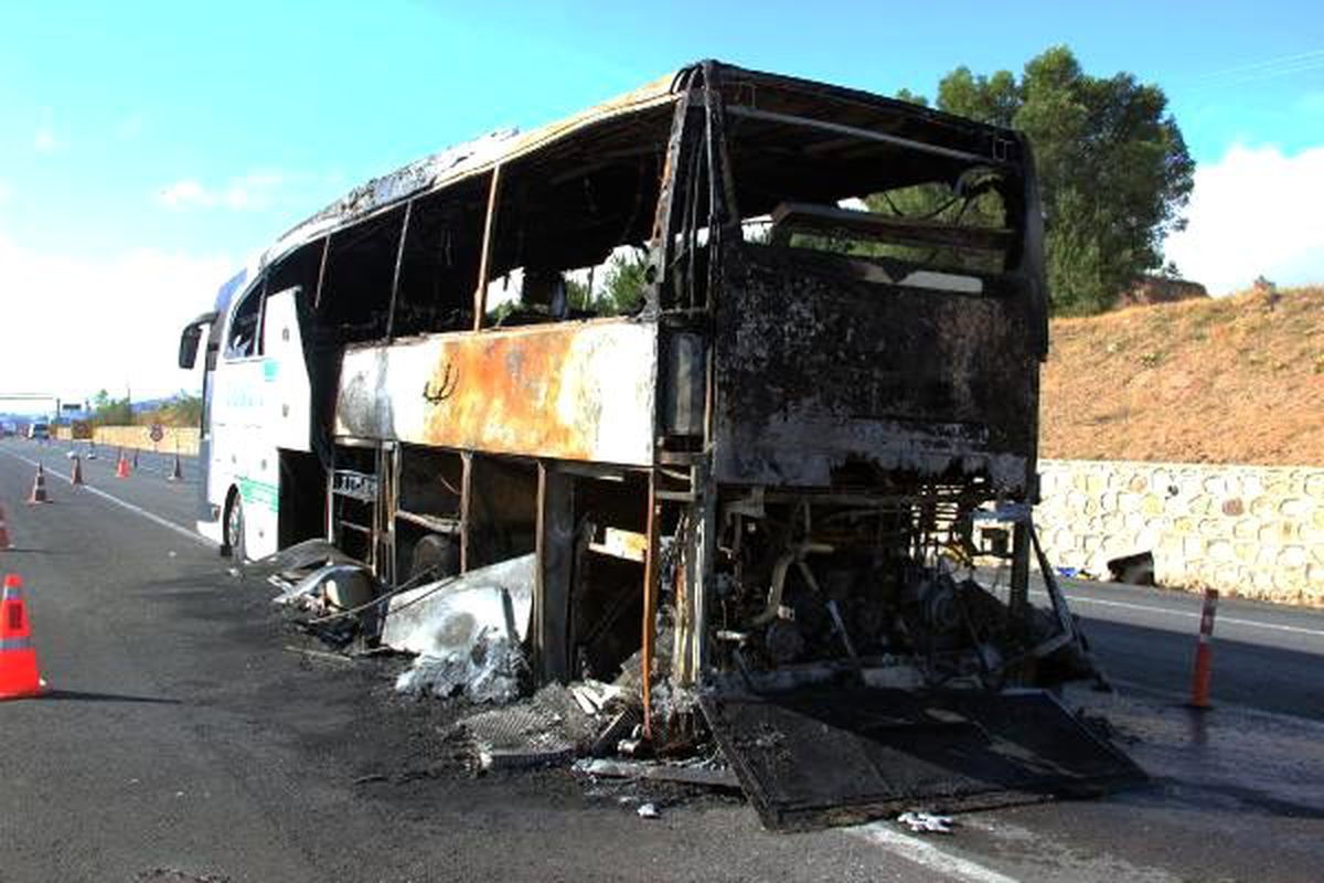 Sivas\'ta seyir halindeki otobüs yandı