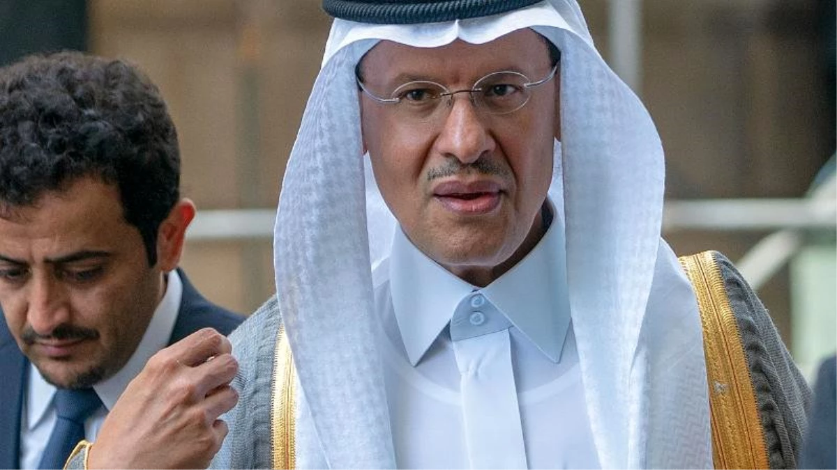 Suudi Arabistan Kralı, kritik enerji bakanlığı görevine oğlu Prens Abdülaziz bin Selman\'ı atadı