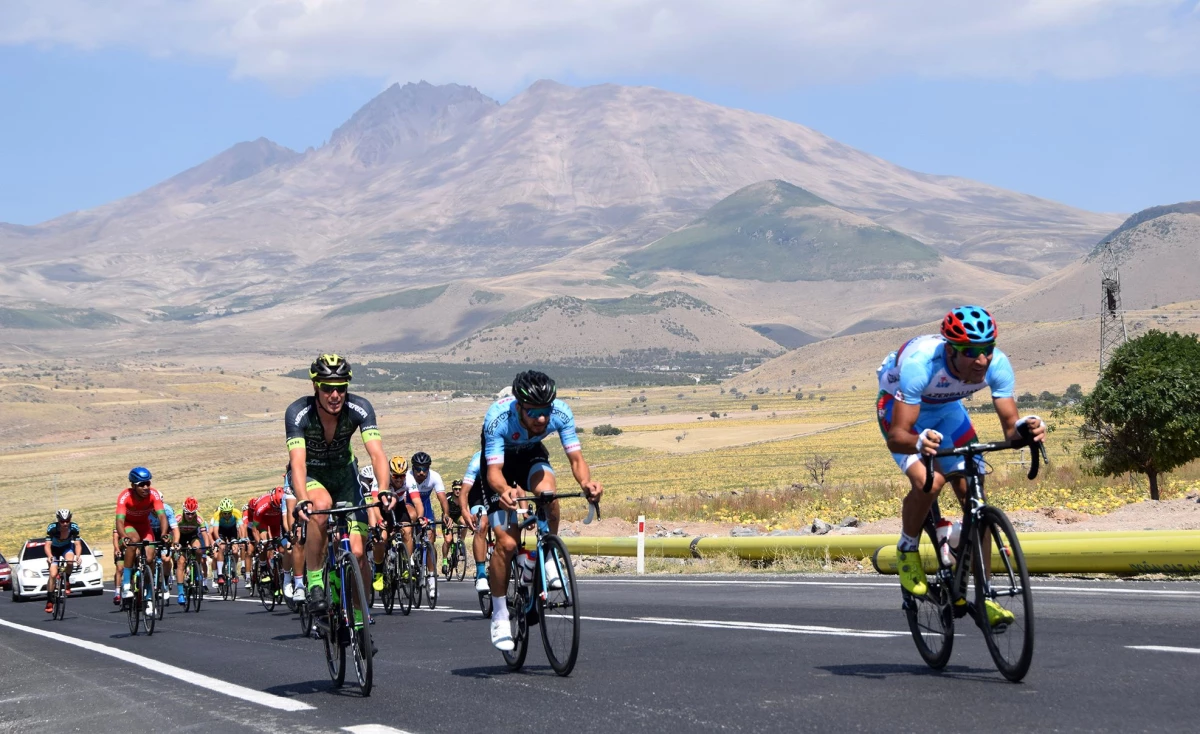 Usta Bisikletçiler Kayseri\'de olimpiyat puanları için pedal çevirdi