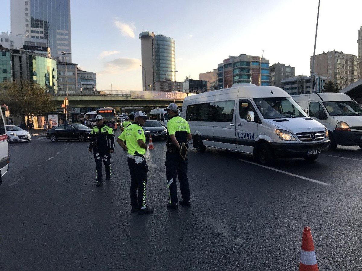 Yeni eğitim ve öğretim yılında trafik polisleri okul servislerine denetim yaptı