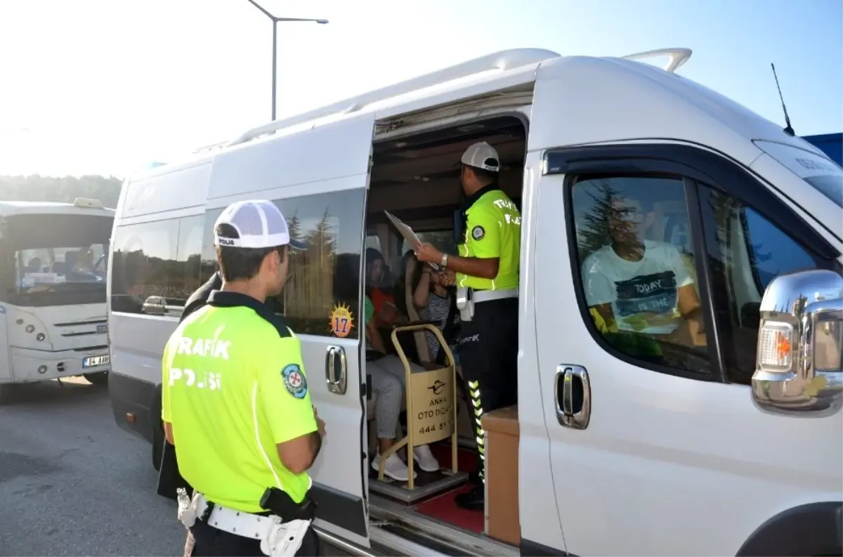 81 ilde eş zamanlı okul çevrelerine ve Servis Araçlarına Sıkı Denetim