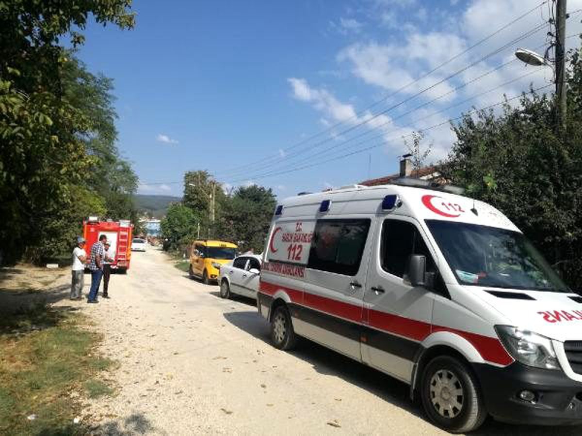 Ahırda kendini astı