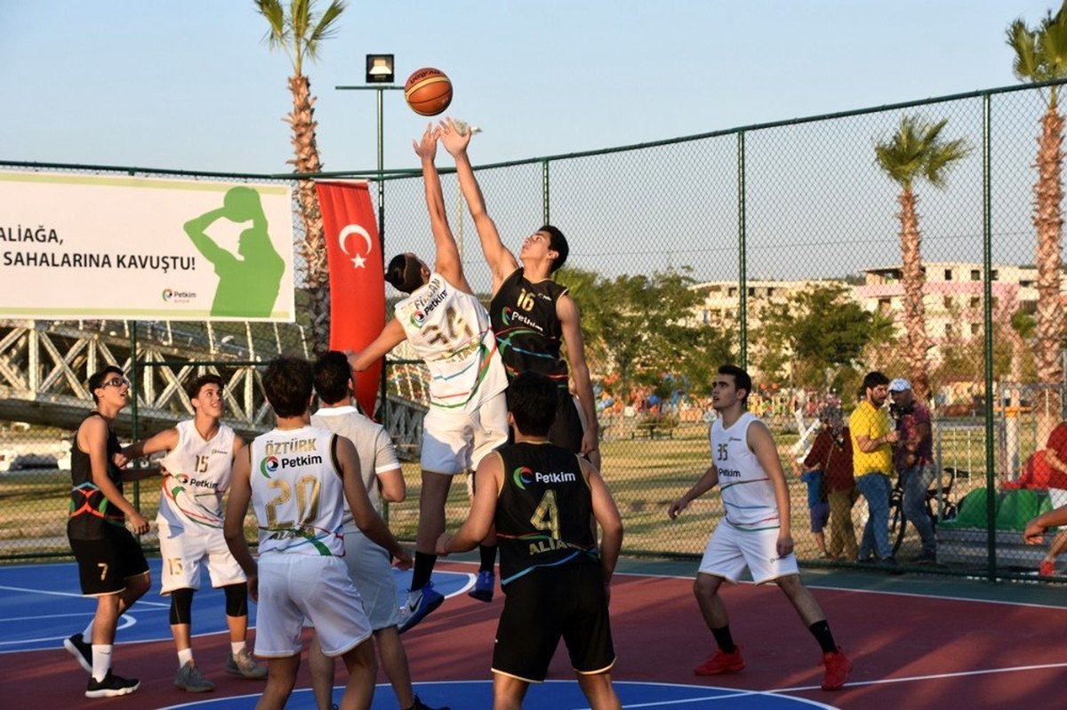 Aliağa\'da basketbol sahaları hizmete açıldı