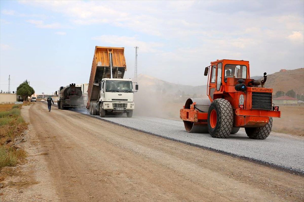 Bitlis\'te yeni yol açma çalışmaları