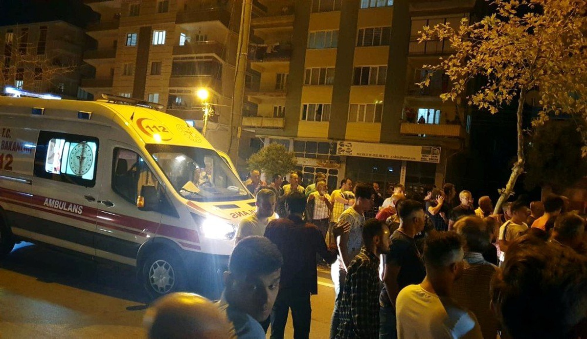 Bursa\'da otomobil çöp toplama kamyonuna çarptı: 1 işçi öldü