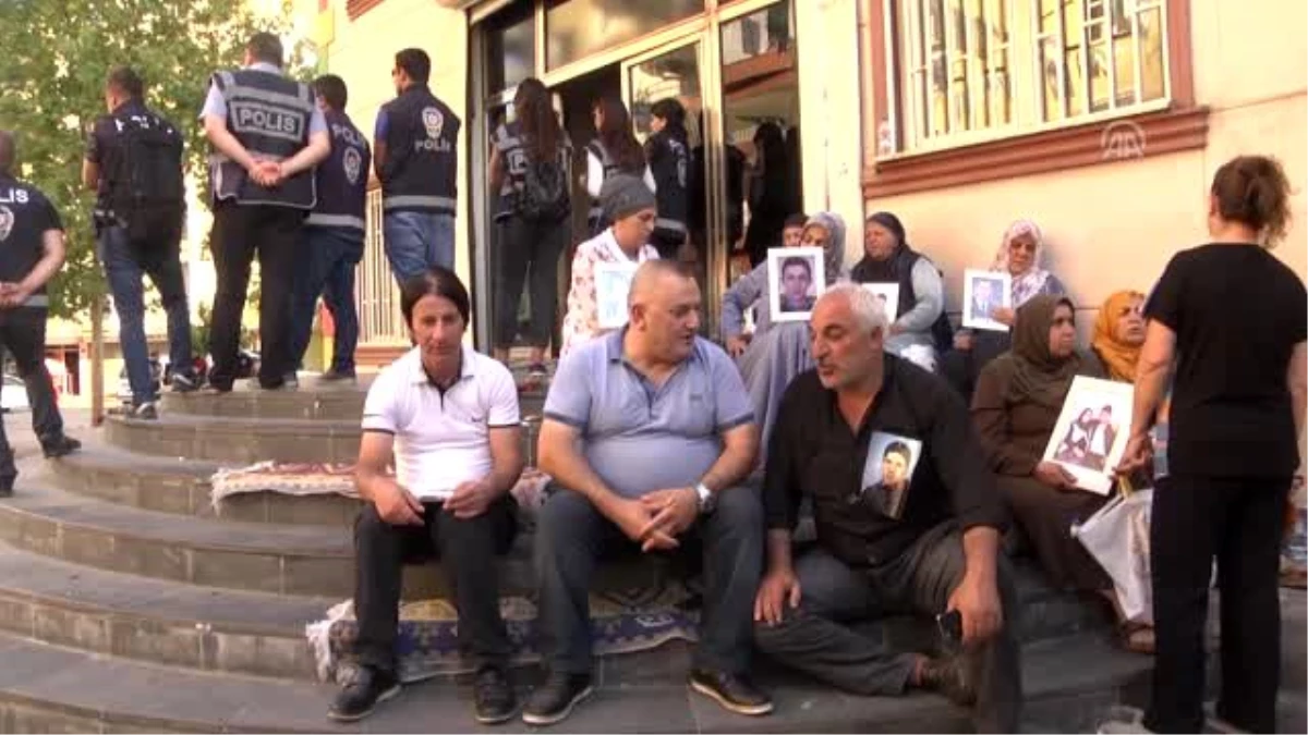 Diyarbakır annelerinin oturma eylemine destek ziyaretleri (2)