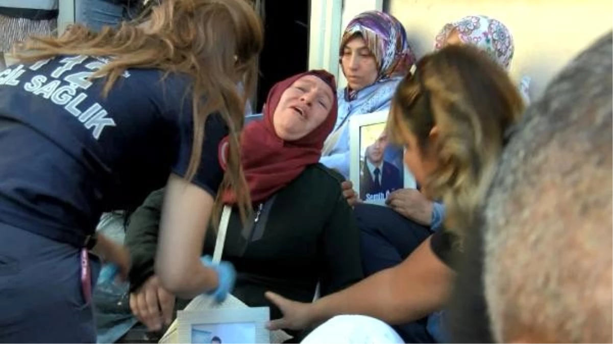 Diyarbakır\'daki oturma eyleminde HDP\'liler ve anneler arasında gerginlik çıktı