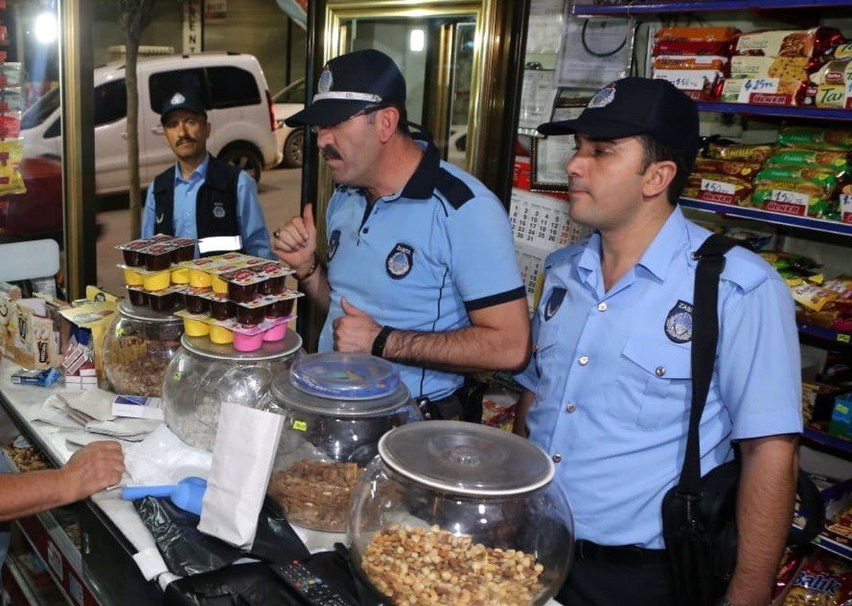 Elazığ\'da zabıtalar büfeleri denetledi