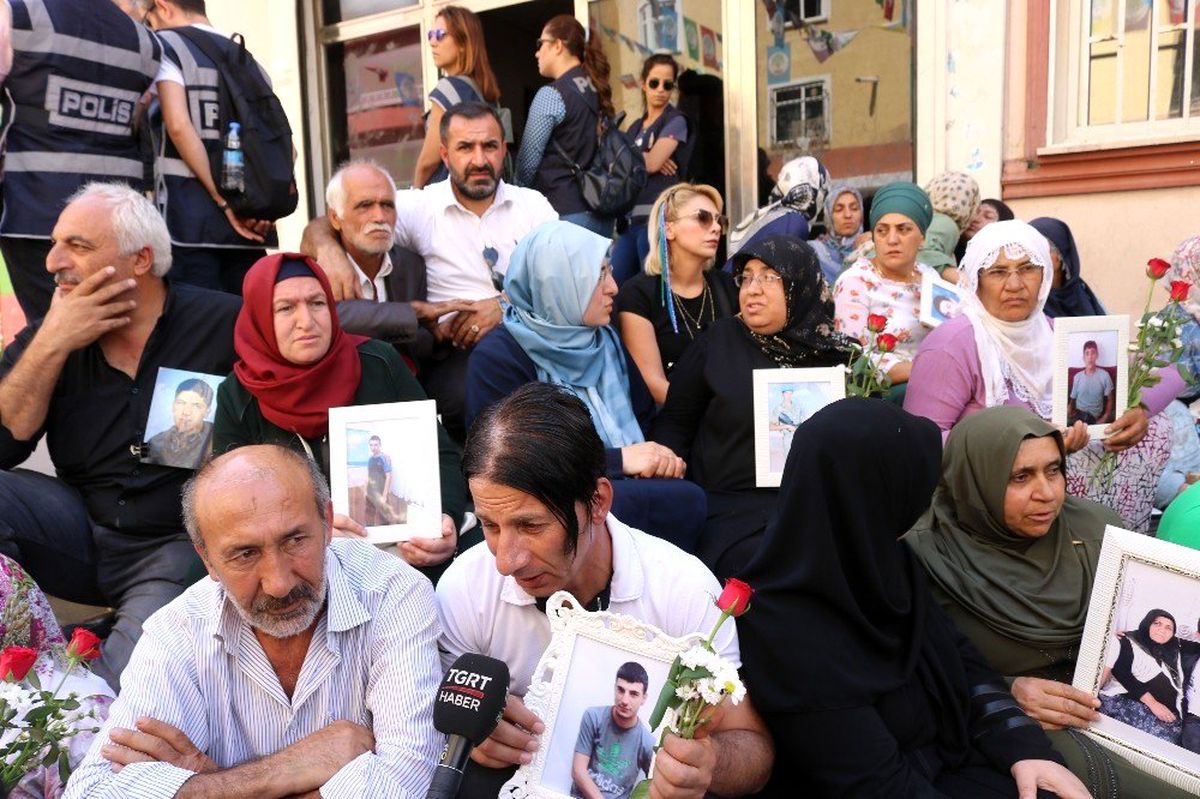 HDP önünde eylem yapan ailelerin sayısı 21\'e yükseldi
