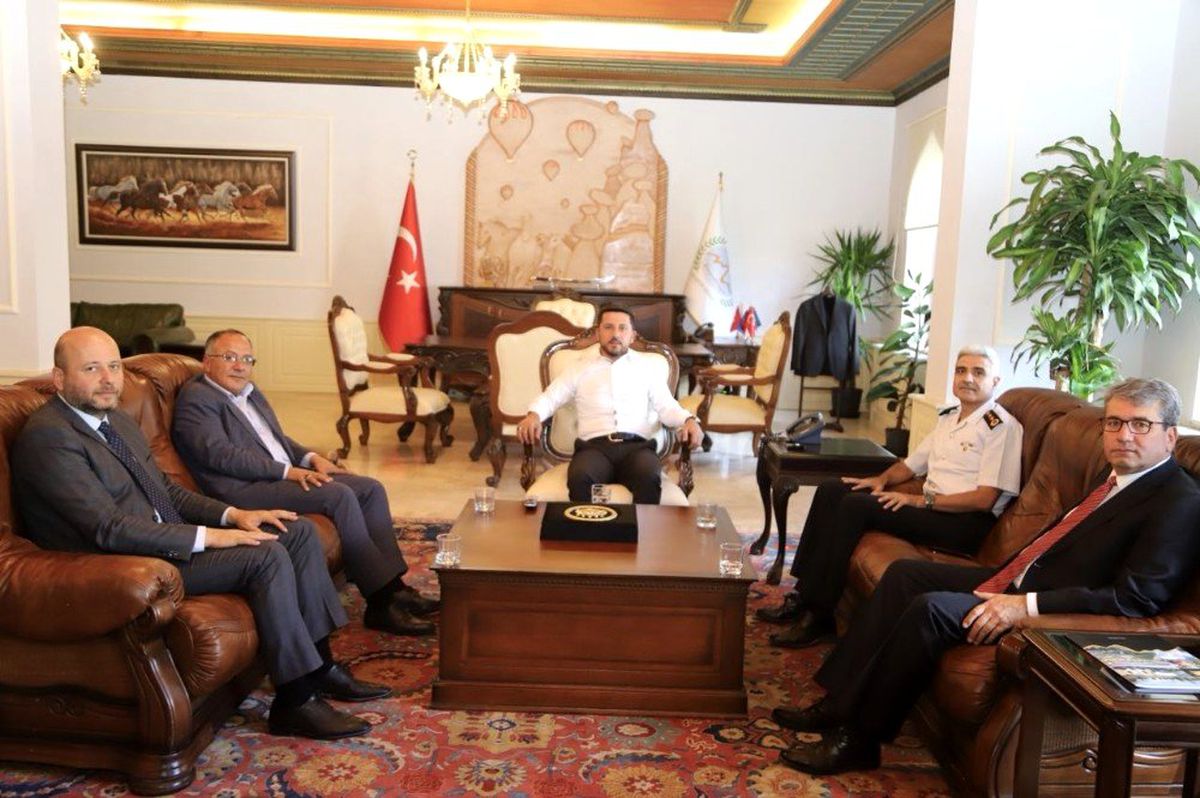 İl Jandarma Komutanı Erol, Nevşehir Belediye Başkanı Arı\'yı ziyaret etti